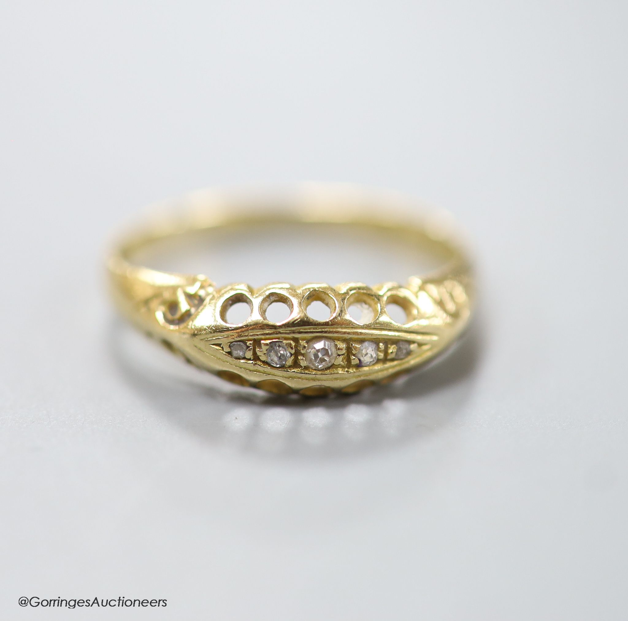 An Edwardian 18ct gold and five stone diamond chip set half hoop ring, size R, gross 2.6 grams